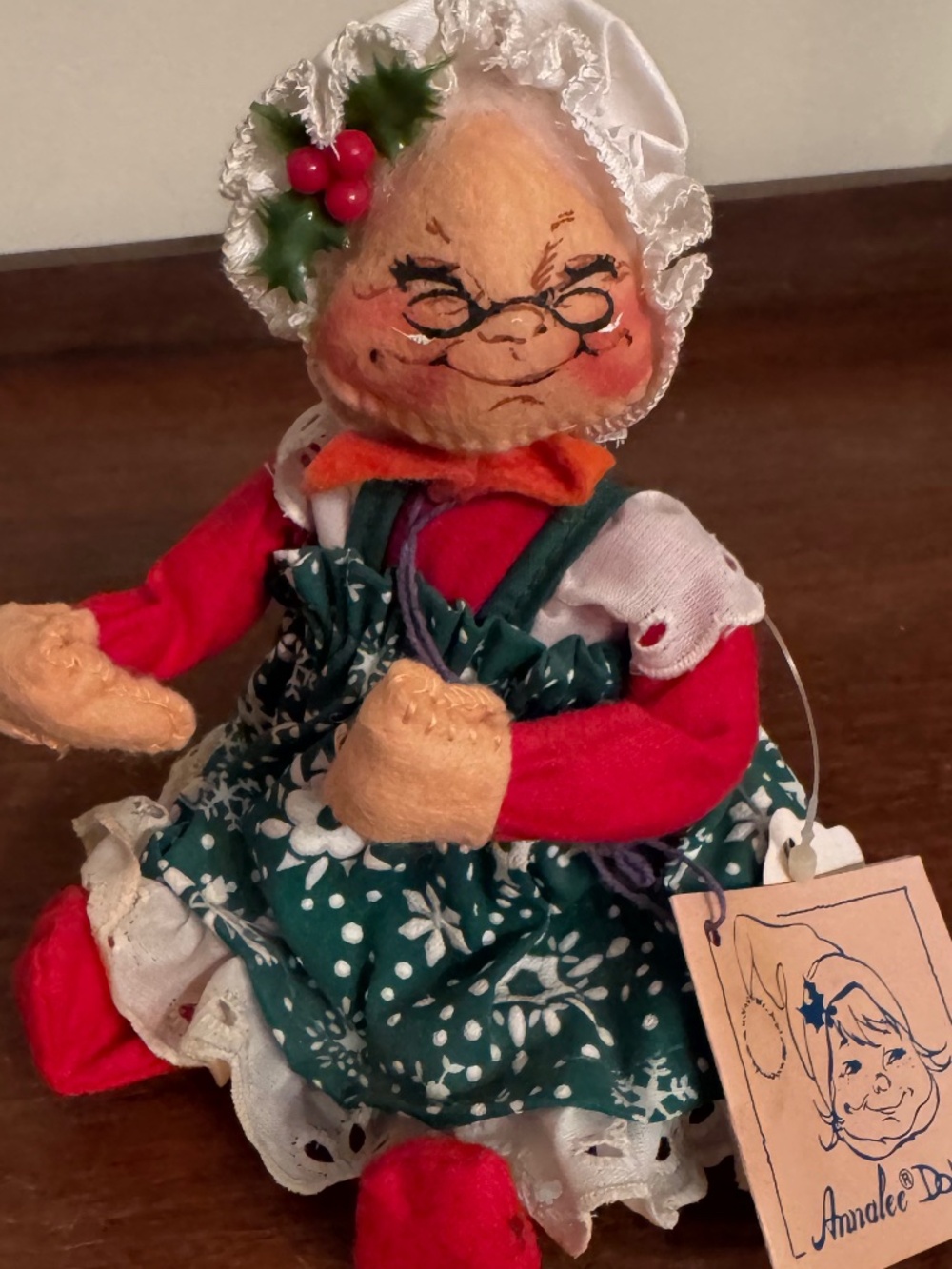 Vintage 1988 Annalee Mobilitee Mrs. Claus in Green Snowflake Dress Shelf sitter
